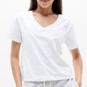 🤩 Athleta White V-Neck Short Sleeve Tee